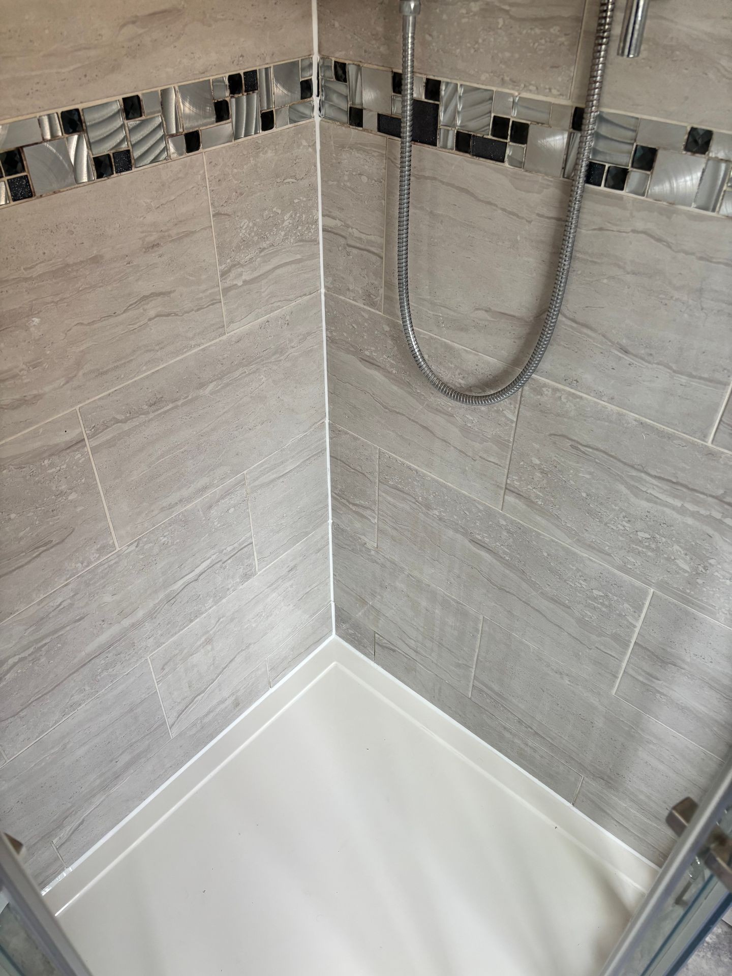 Professional silicone removal and replacement in bathroom – clean, mould-resistant finish – Elm, Fenlands